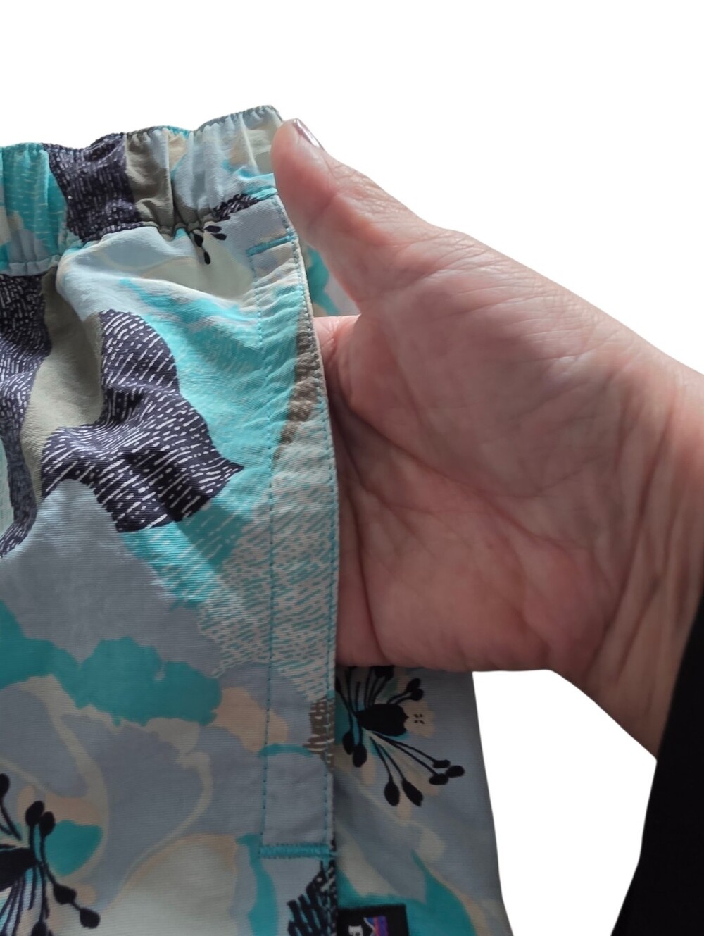 Patagonia Women's Barely Baggies In Hibiscus Turquoise Field Print Size Small - Picture 6 of 12